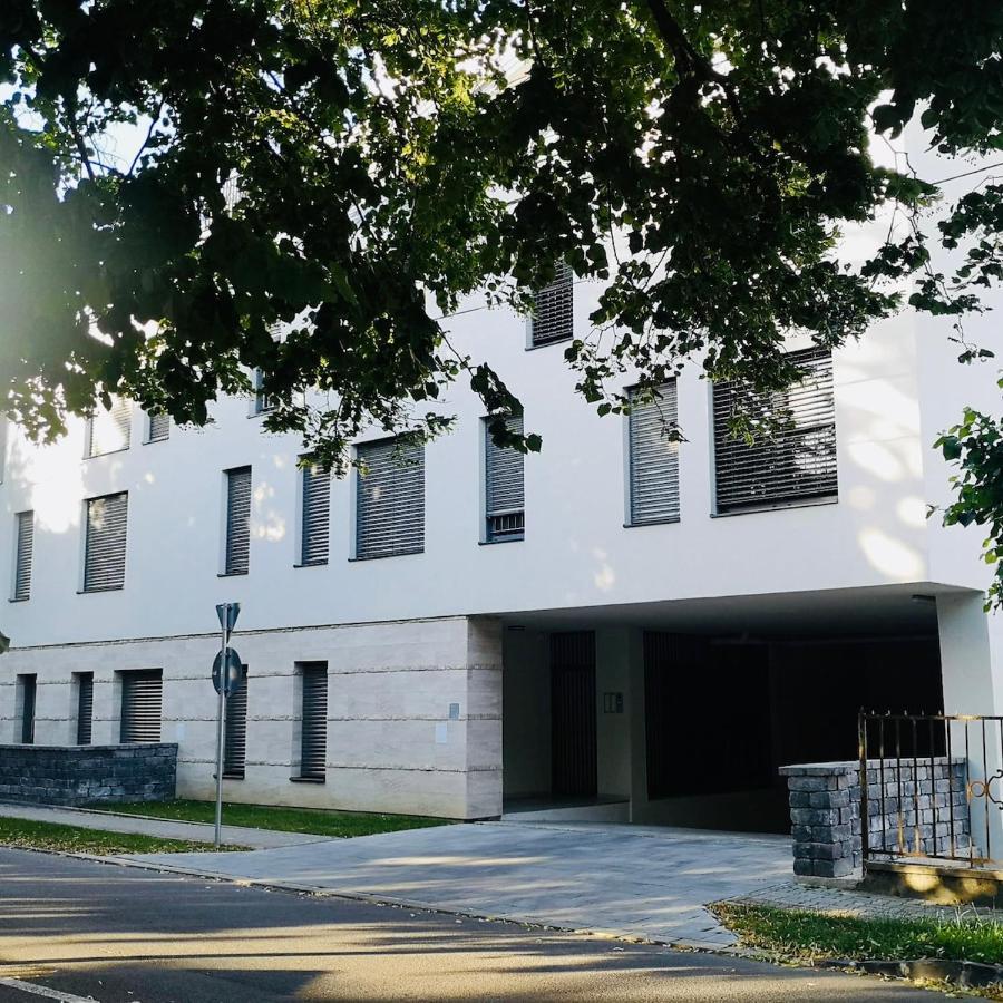 Atrium Apartman Heviz Mit Panoramaterrasse Und Tiefgarage Екстериор снимка