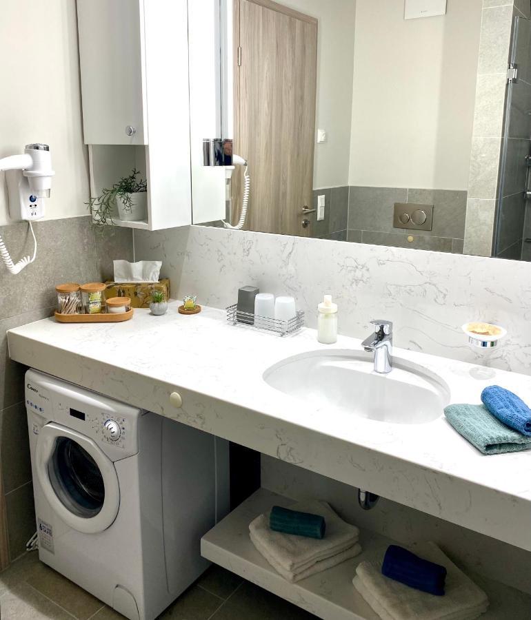 Atrium Apartman Heviz Mit Panoramaterrasse Und Tiefgarage Екстериор снимка