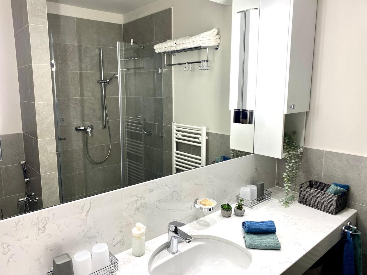 Atrium Apartman Heviz Mit Panoramaterrasse Und Tiefgarage Екстериор снимка
