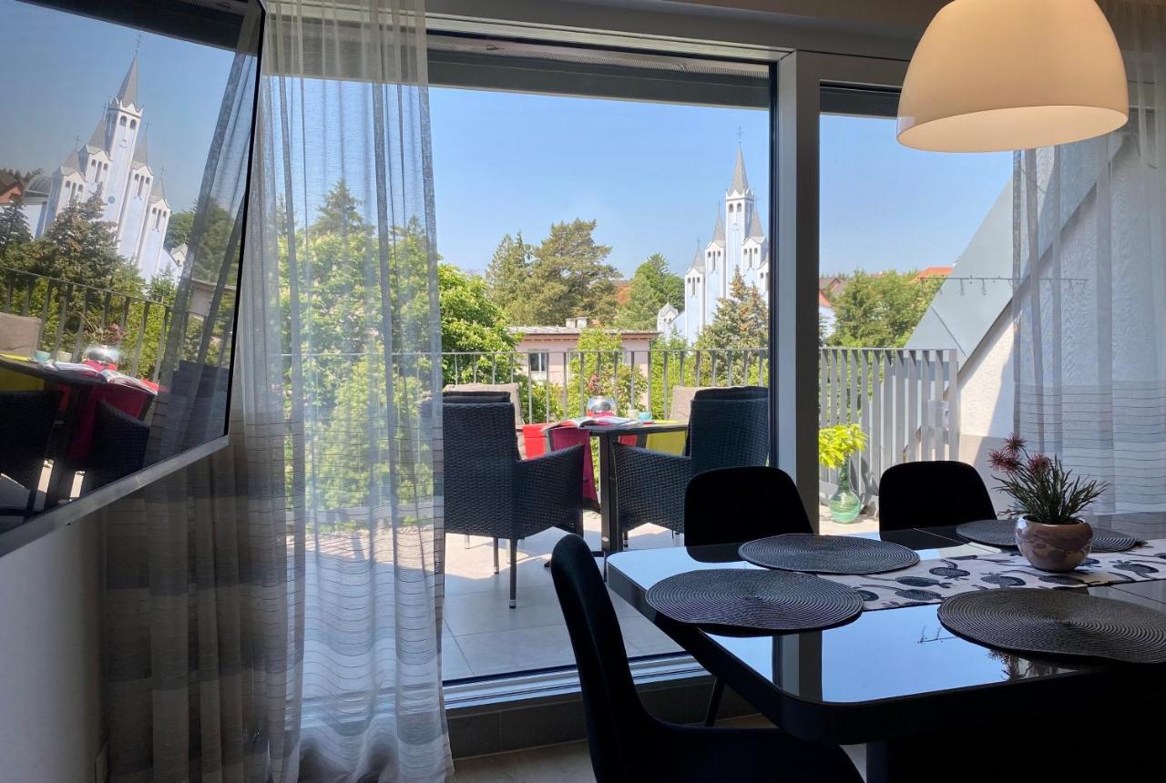 Atrium Apartman Heviz Mit Panoramaterrasse Und Tiefgarage Екстериор снимка