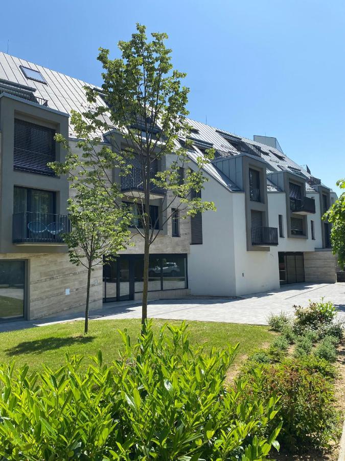 Atrium Apartman Heviz Mit Panoramaterrasse Und Tiefgarage Екстериор снимка