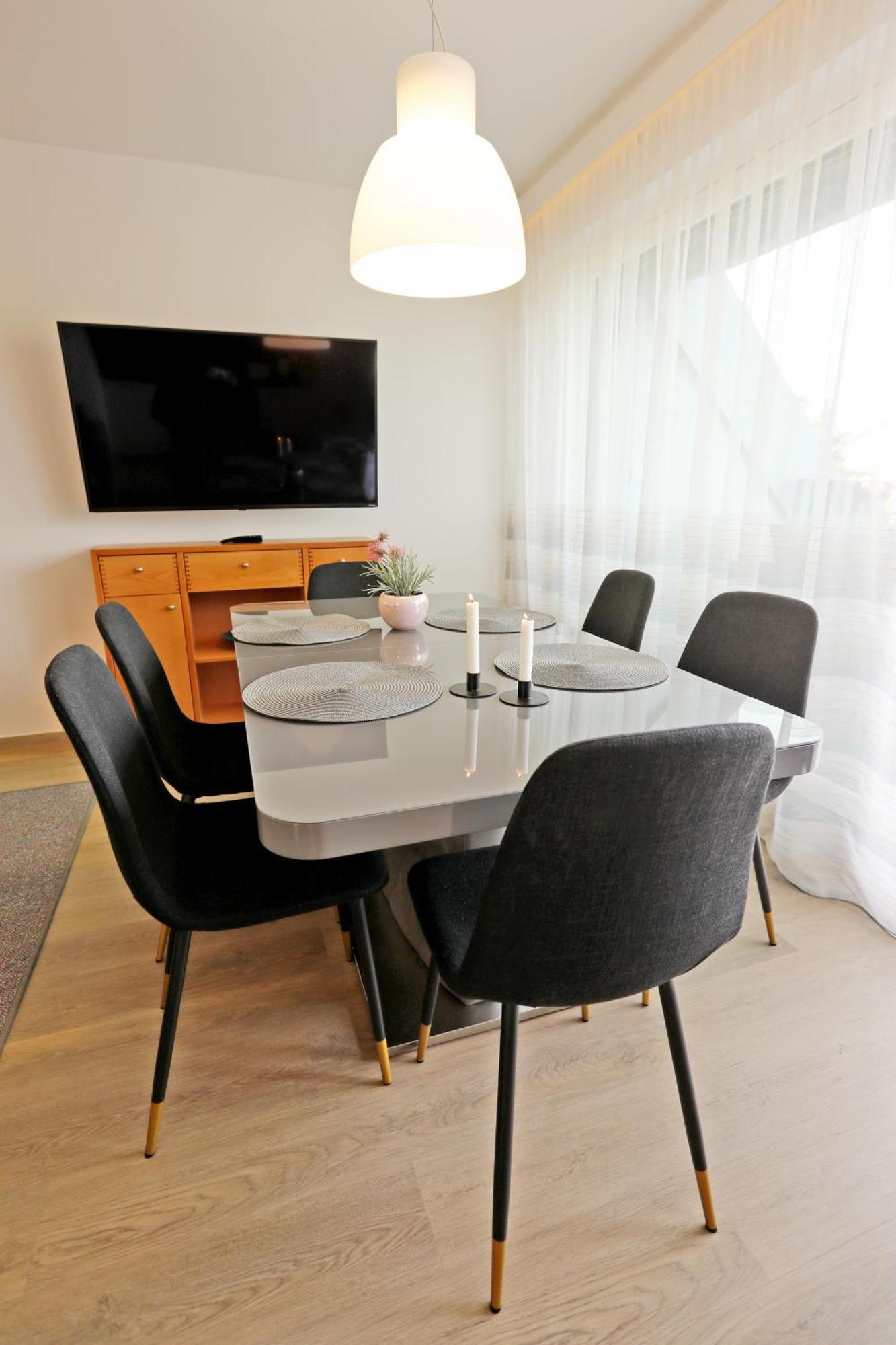 Atrium Apartman Heviz Mit Panoramaterrasse Und Tiefgarage Екстериор снимка